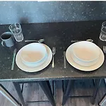 Spacious 2Bedroom Property By Star Suites
